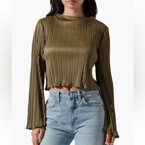 Astr Olive Green Pleated Long Sleeve Crop Top